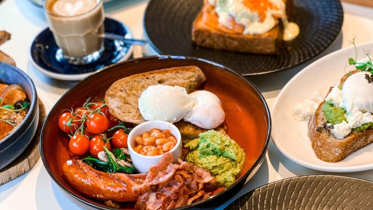Hotel Indigo Singapore Katong By Ihg מראה חיצוני תמונה A breakfast plate at a cafe in Melbourne, Australia