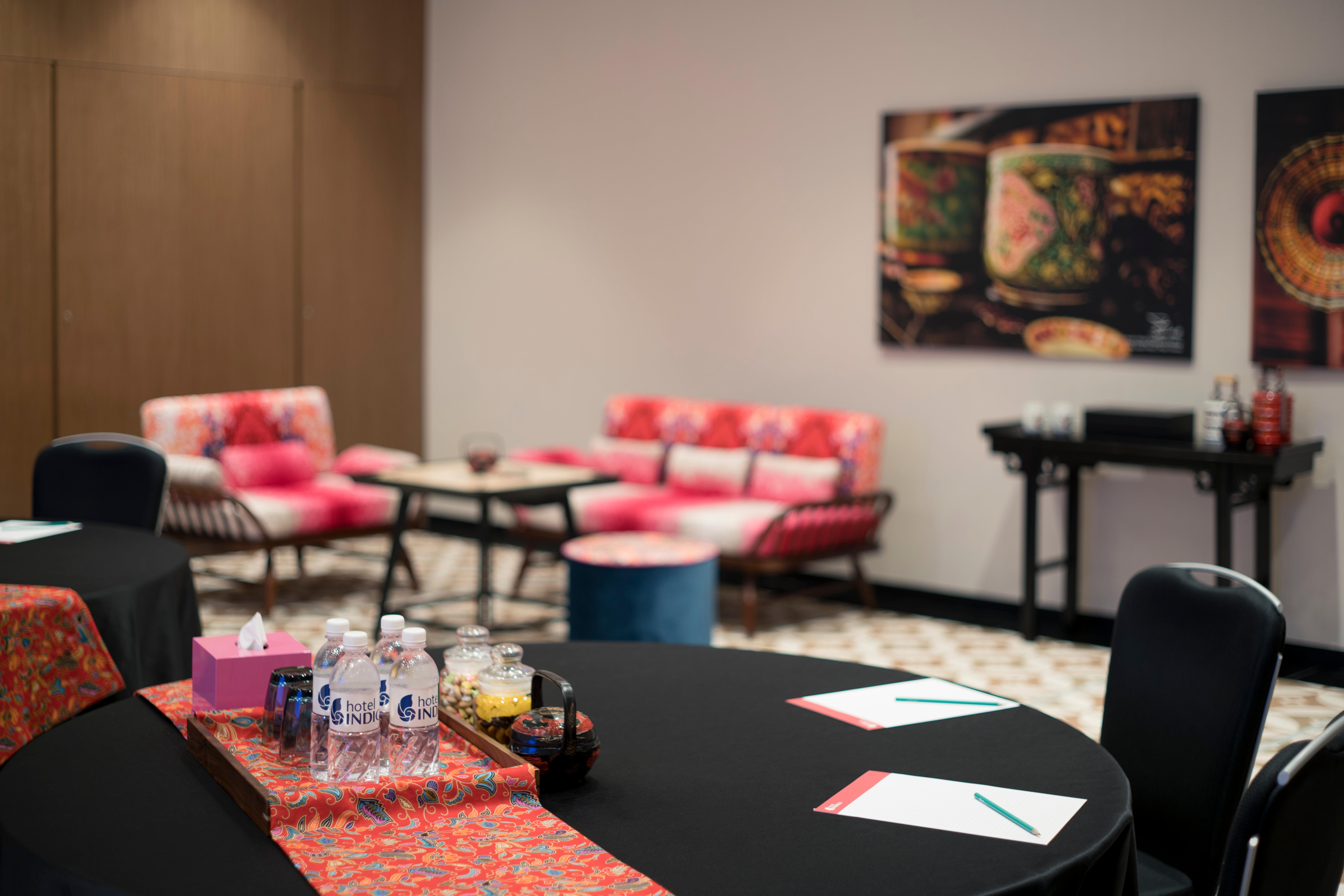 Hotel Indigo Singapore Katong By Ihg מראה חיצוני תמונה The meeting room at the 2019 World Economic Forum
