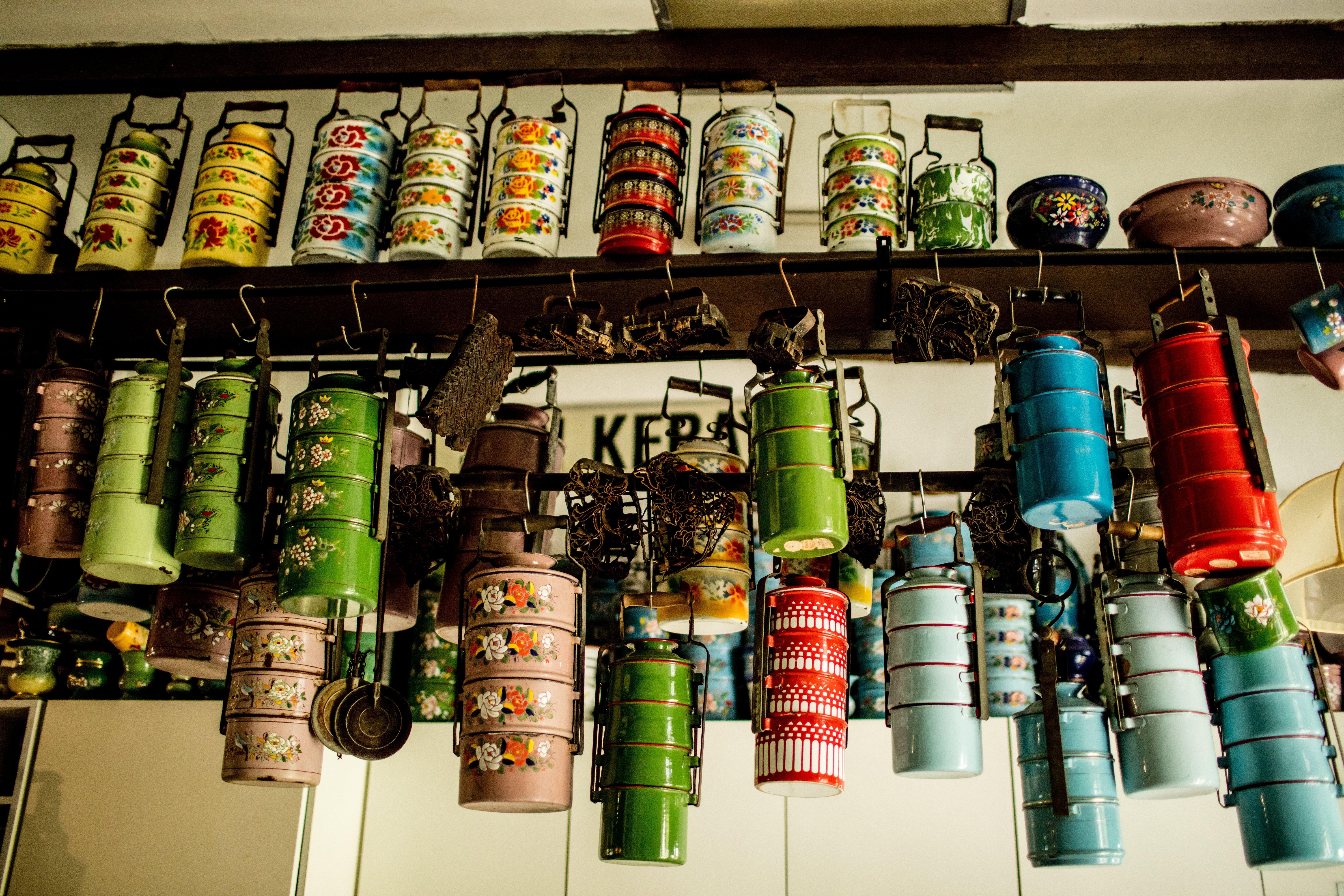 Hotel Indigo Singapore Katong By Ihg מראה חיצוני תמונה A collection of vintage enamelware